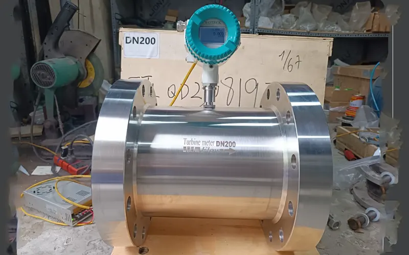 Hình ảnh đồng hồ đo nước điện tử dạng turbine Dn200 inox mặt bích