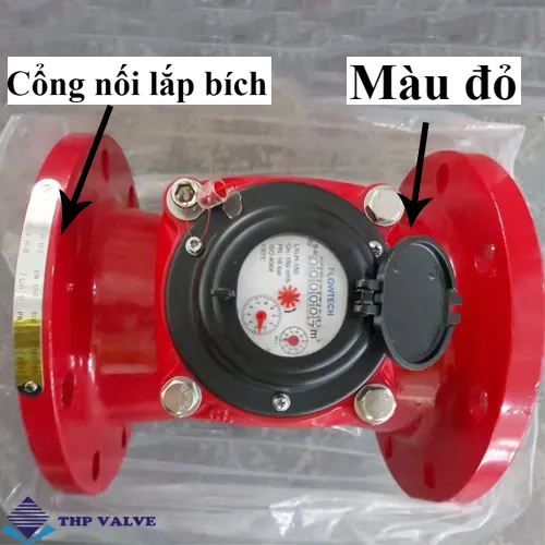 Màn đỏ và cổng kết nối là cách nhận diện thiết bị đồng hồ đo nước lắp bích