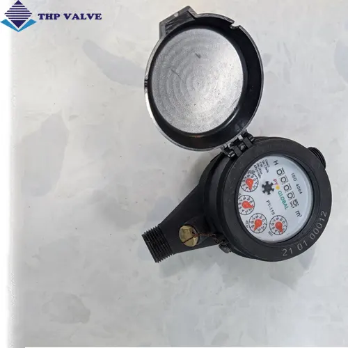 Đồng hồ nước bằng nhựa được sử dụng nhiều trong các đường ống tại hộ gia đình, dân cư, trung tâm thương mại.v.v