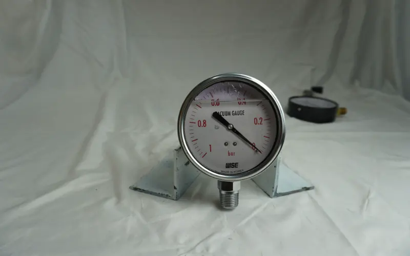 Đồng hồ áp suất nước dạng mặt dầu