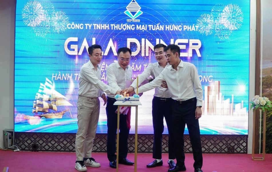 nghi thức cắt bánh sinh nhật