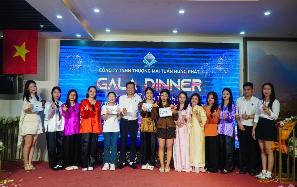 trao thưởng các cuộc thi nội bộ