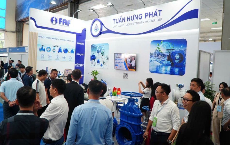 Gian hàng thu hút sự quan tâm của khách tham quan ngay từ những giờ đầu